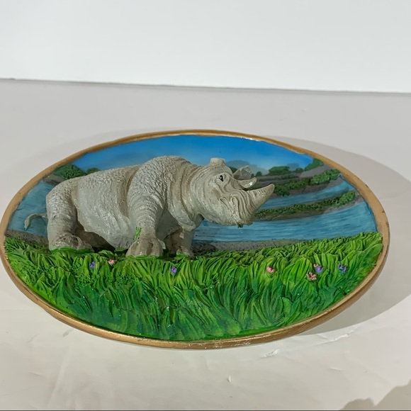 White Rhino Cadona Int. Endangered Species Statue - Picture 6 of 11